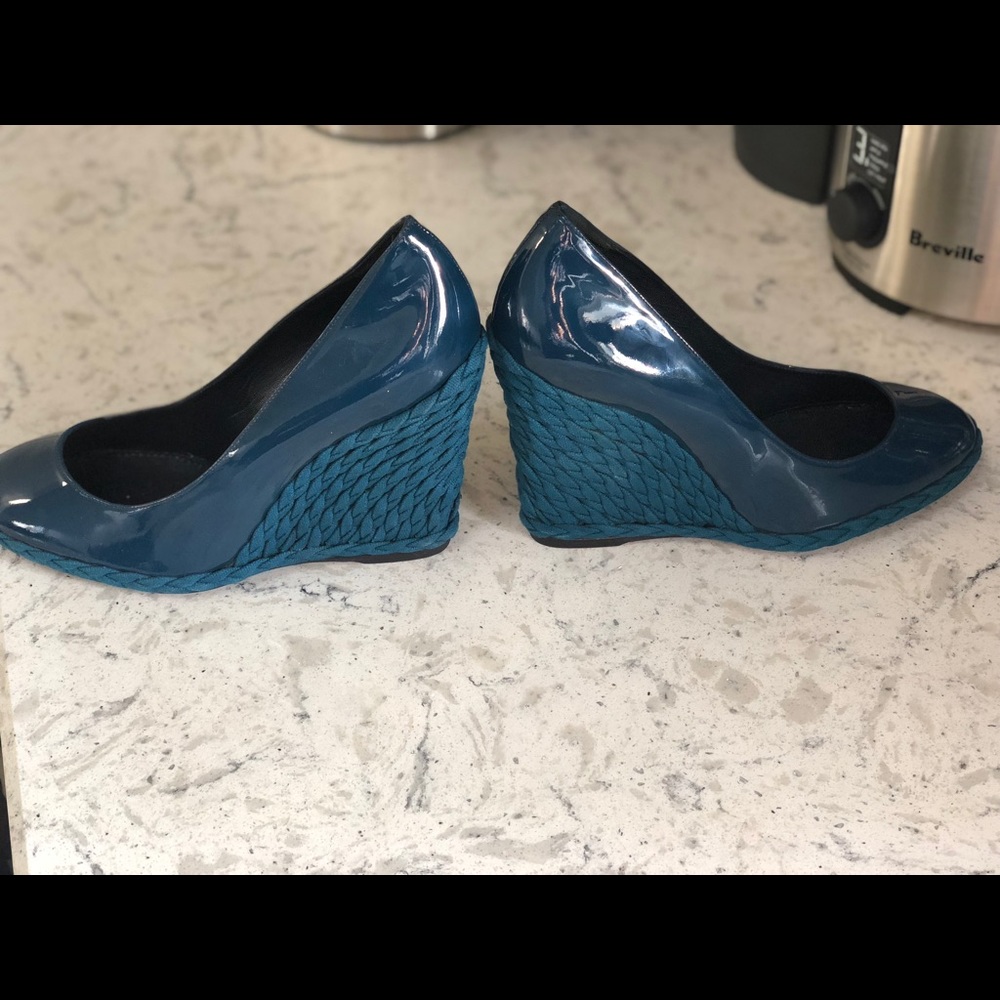 YSL wedges size 39, runs small. - Picture 4 of 5